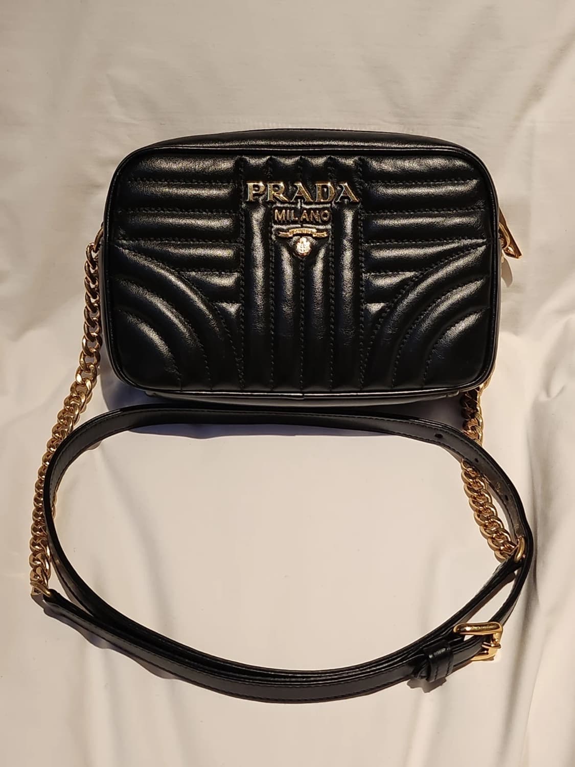 프라다 다이어그램 카메라백 블랙 상품이미지1