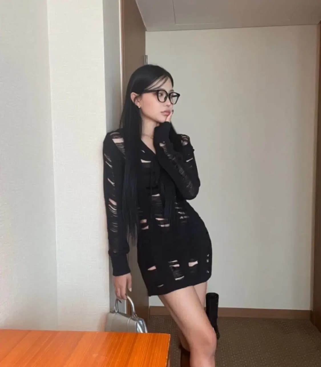 비앤프롬 브레이크 데미지 후드 니트 원피스 상품이미지2