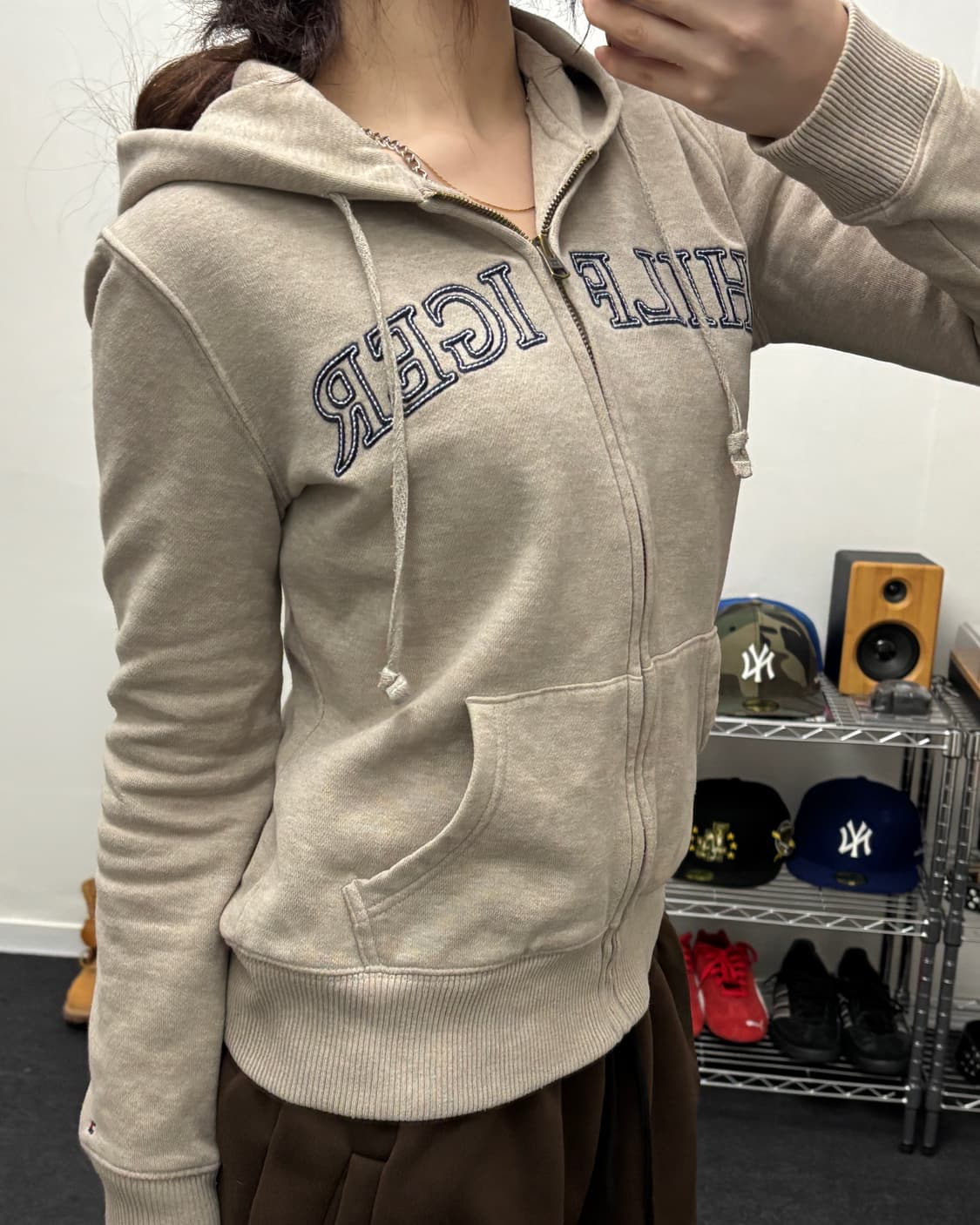 타미힐피거 00s 아플리게 로고 베이지 후드집업 상품이미지2