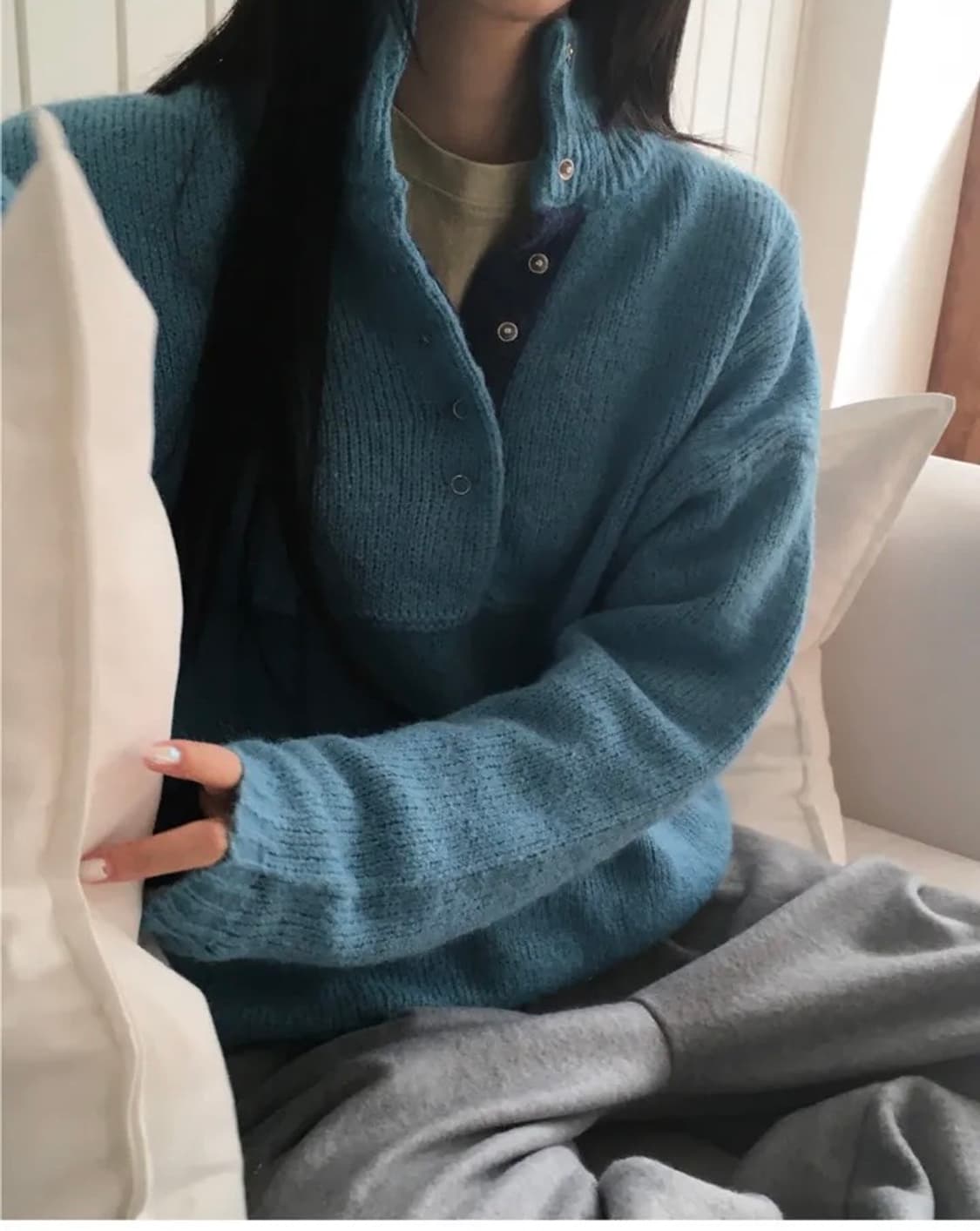 코틱 보카시 배색 하프 스냅 버튼 니트 상품이미지4