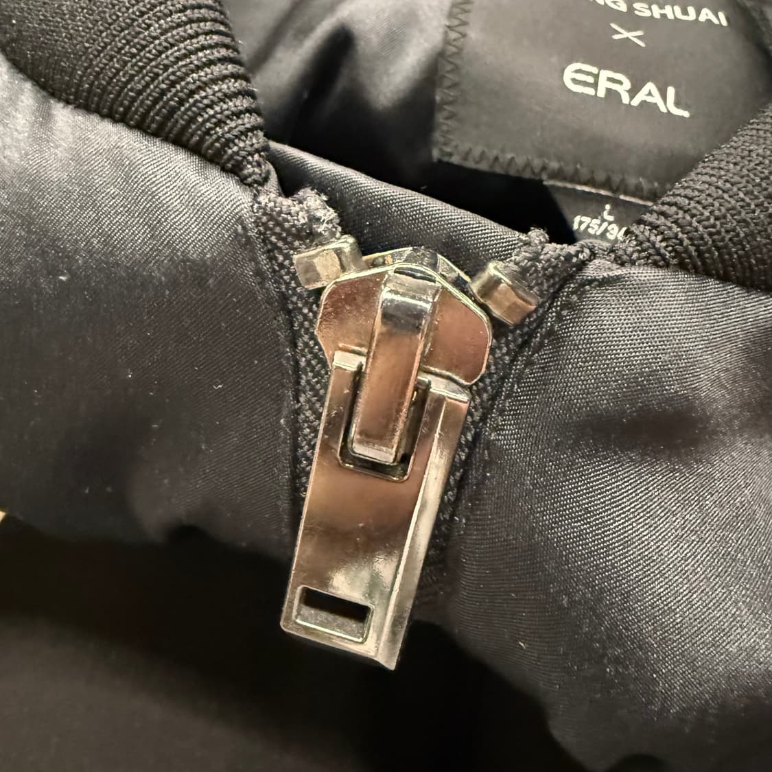 [정품/L] ZHANG SHUAI 눈 자수 블랙 봄버 자켓 b18 상품이미지7