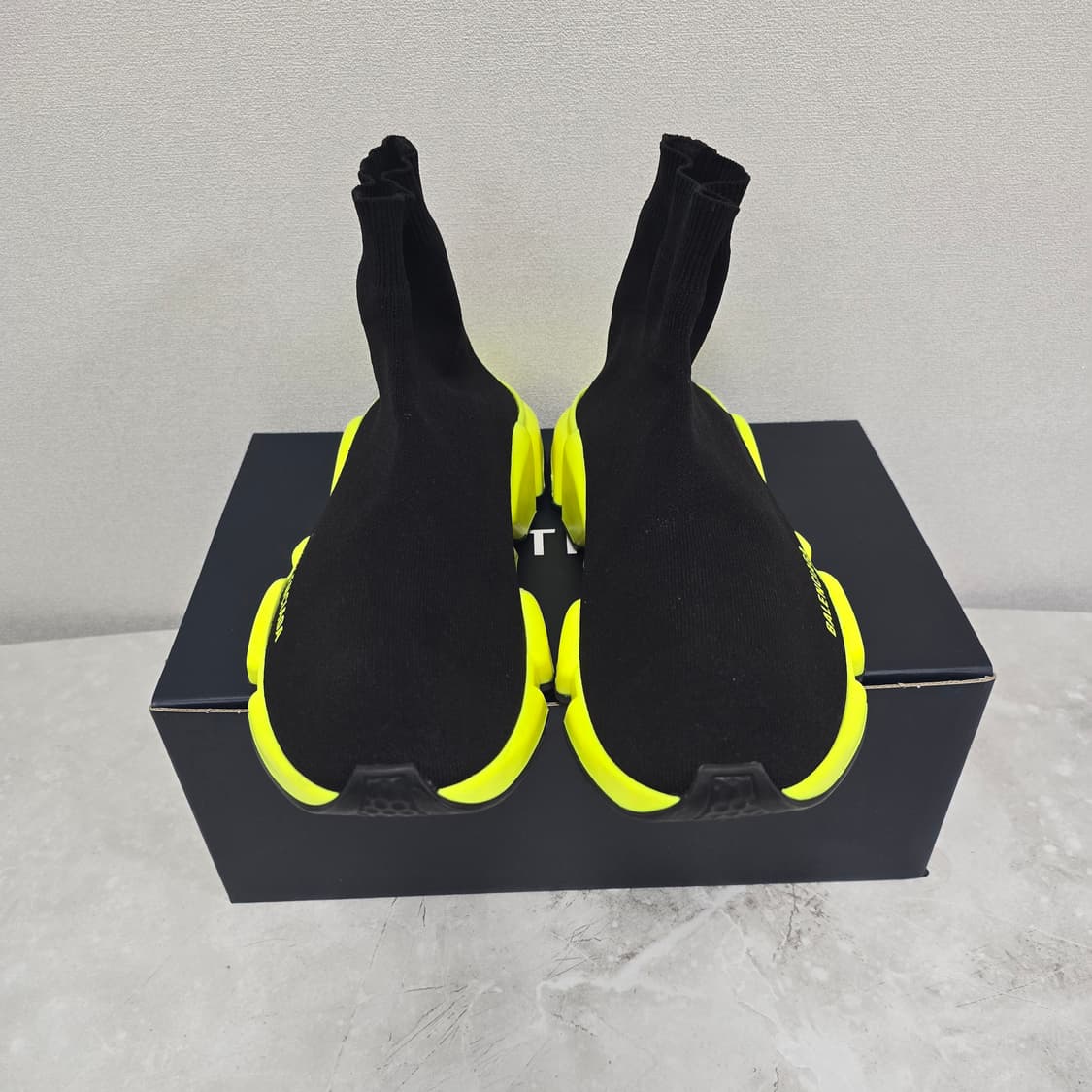 발렌시아가 스피드러너 스니커즈 신발 42사이즈 270 275 형광 판매 상품이미지2