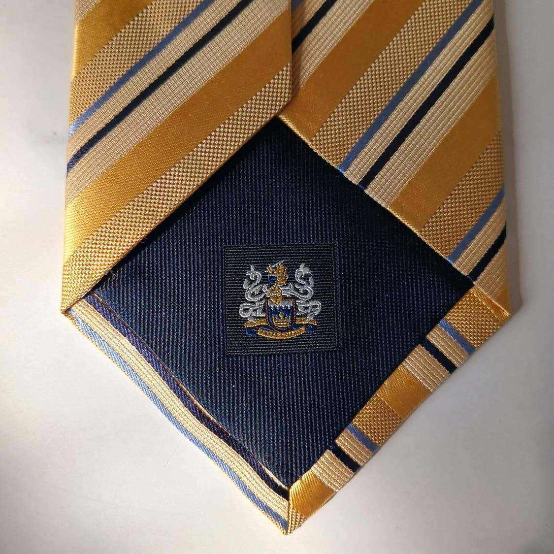 아쿠아스큐텀 넥타이 골드 스트라이프 A+~A등급 E895
 상품이미지9