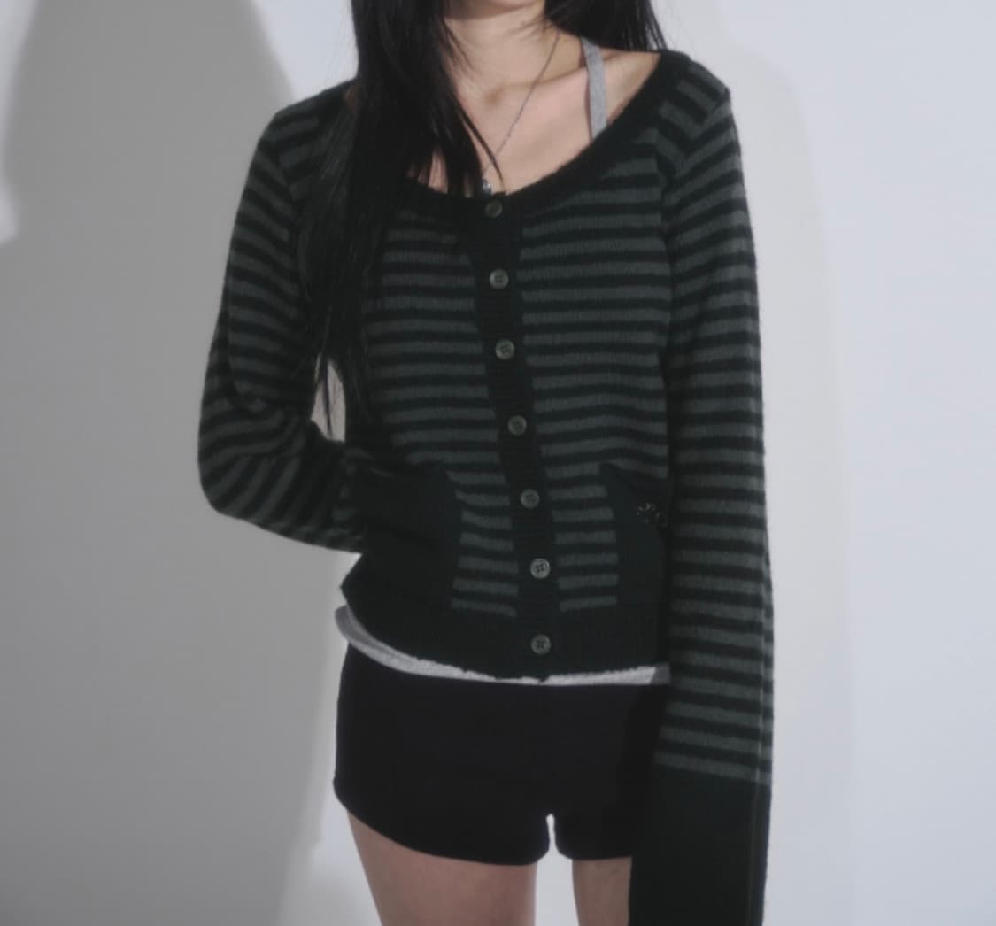 애즈온 NUT POCKET CARDIGAN 포켓 가디건 스트라이프 블랙 상품이미지2