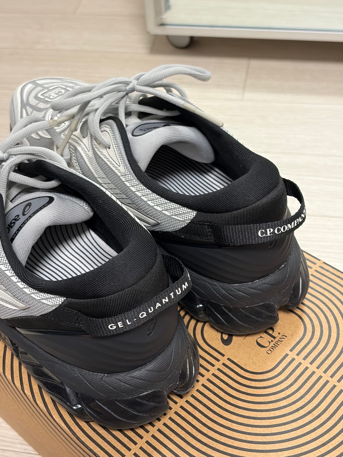 [280] 아식스 x CP컴퍼니 젤 퀀텀 360 8 시멘트 그레이 상품이미지5