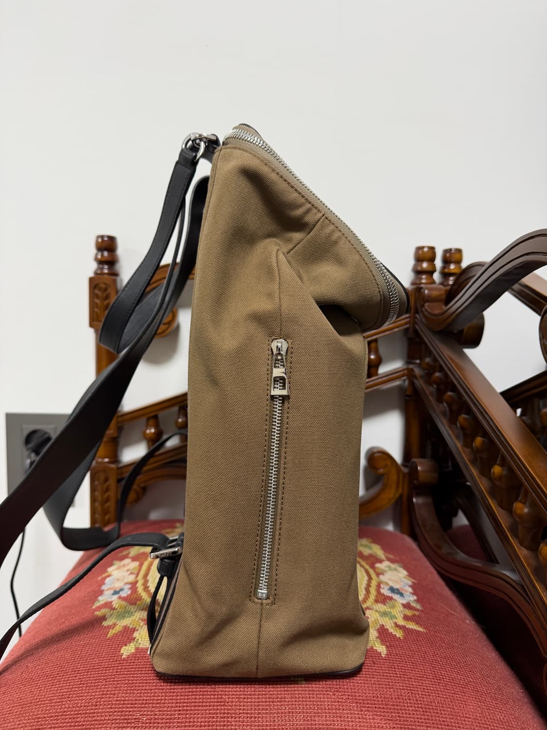 로에베 고야 백팩 해골 자수 상품이미지2