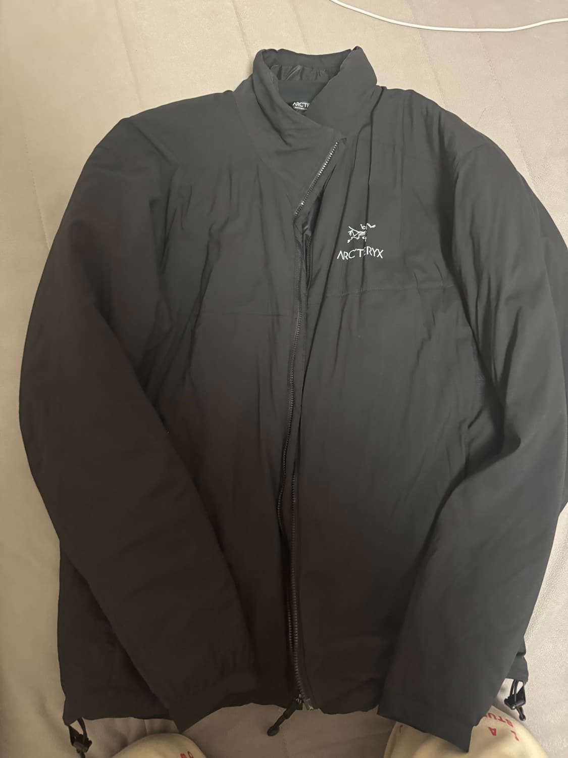 아크테릭스 아톰 lt 논후드 블랙 L 사이즈 팝니다 상품이미지1