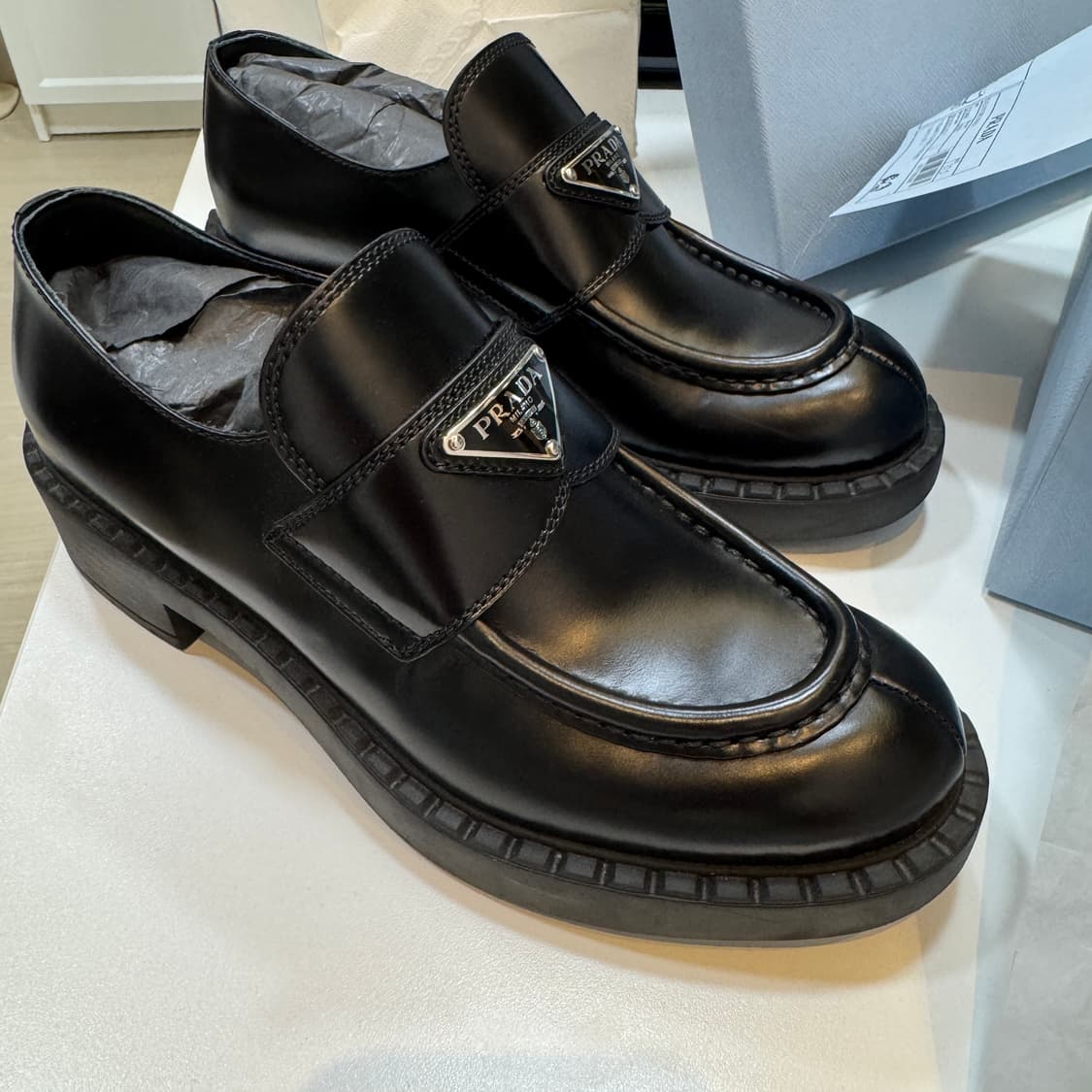 프라다 초콜릿 브러시드 레더 로퍼 블랙 37.5 상품이미지5