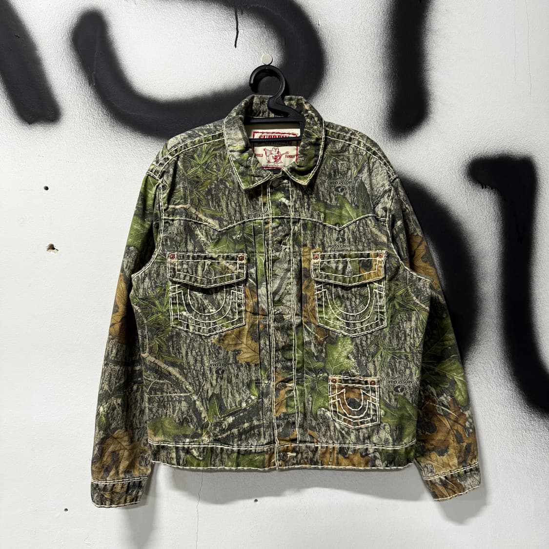 FW21 슈프림 x 트루릴리전 모시 오크 카모 데님 트러커 자켓 상품이미지1