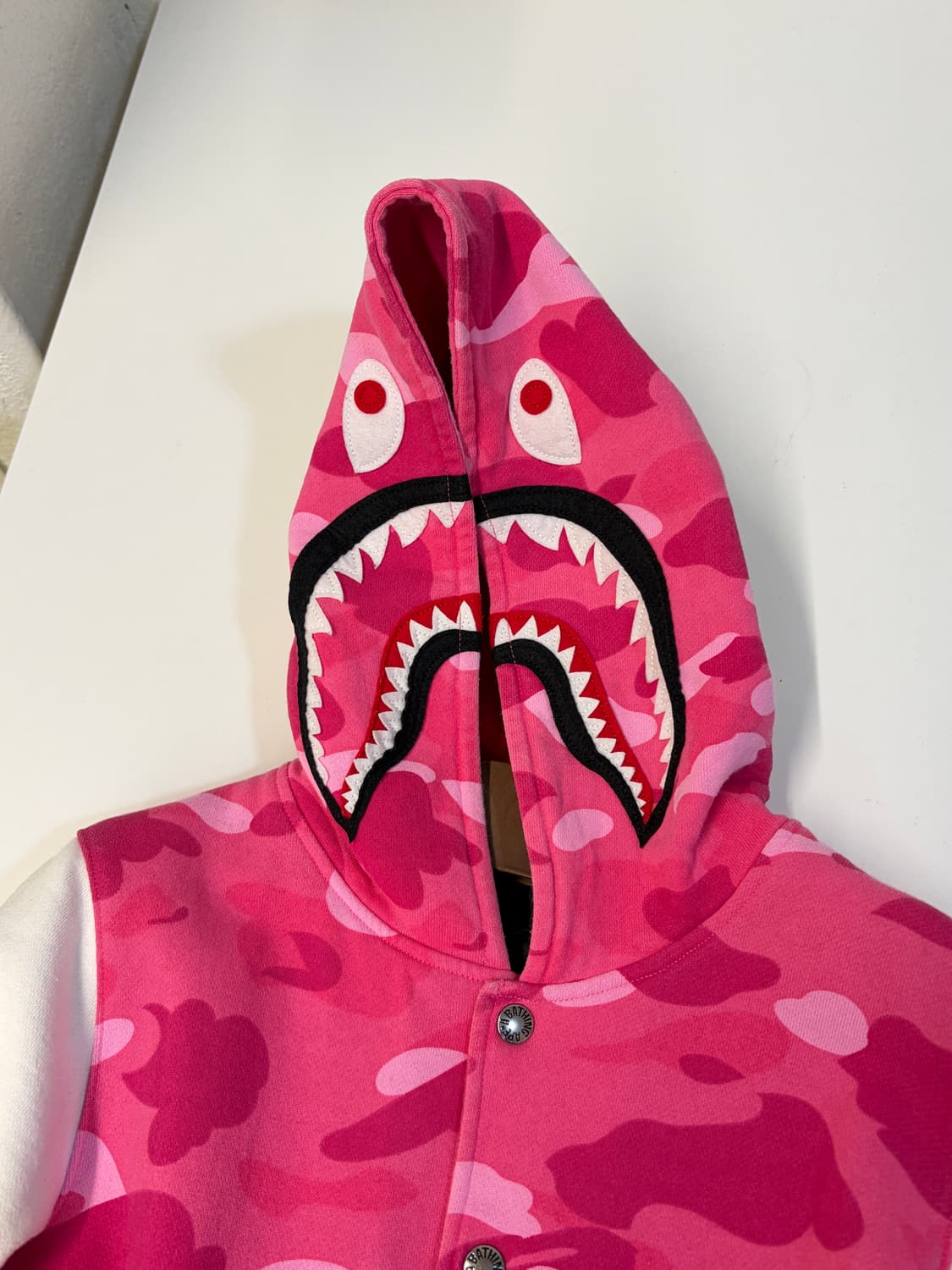 딱붙핏!!)) 베이프 샤크 바시티 자켓 상품이미지7