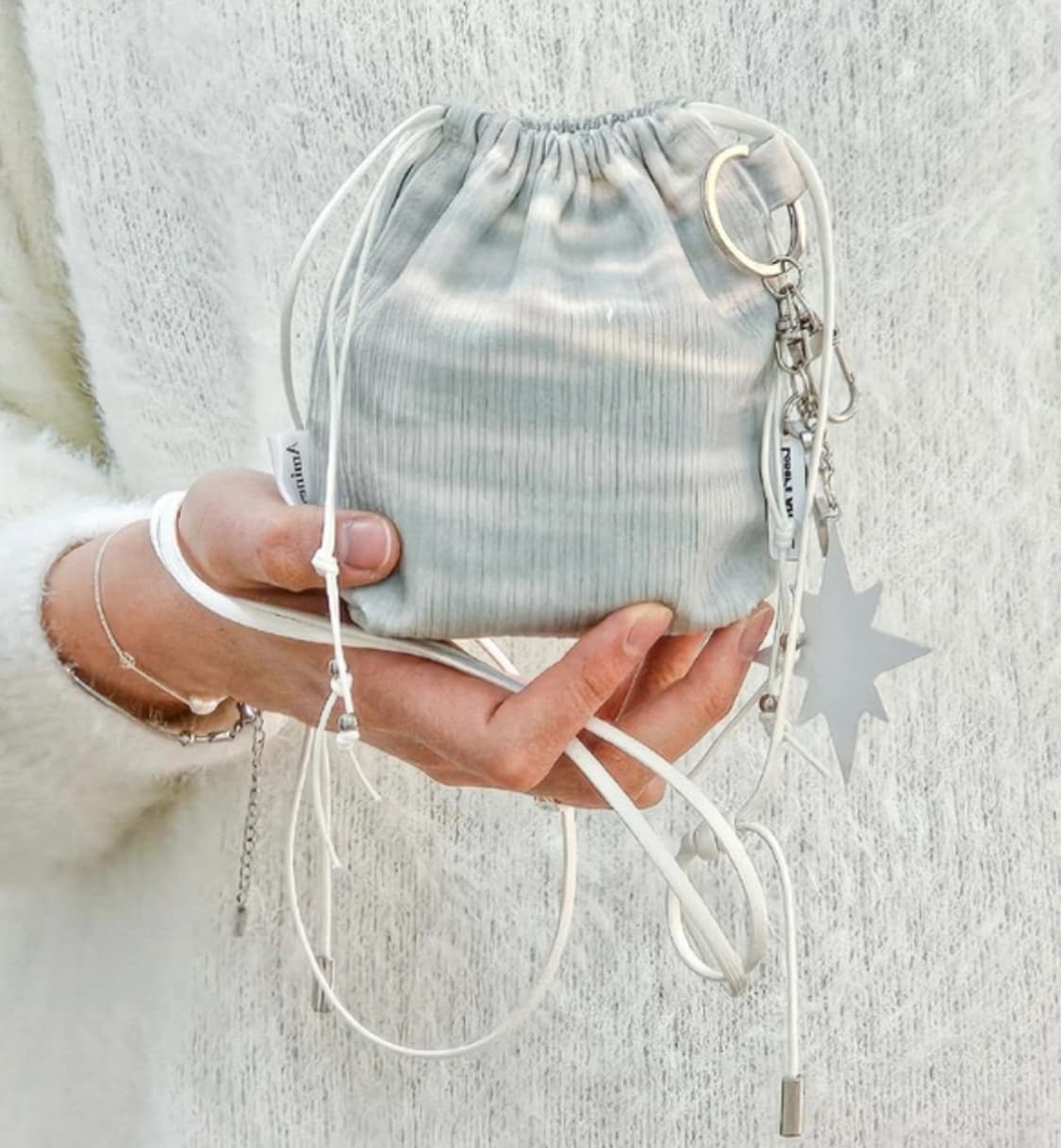 [새상품] 아미뉴 코듀로이 스트링 파우치 상품이미지3