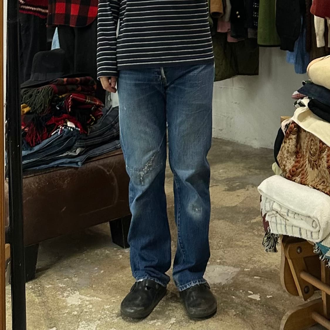 (착용컷) 00's 리바이스 501 셀비지 진 (남성용 30) 상품이미지3