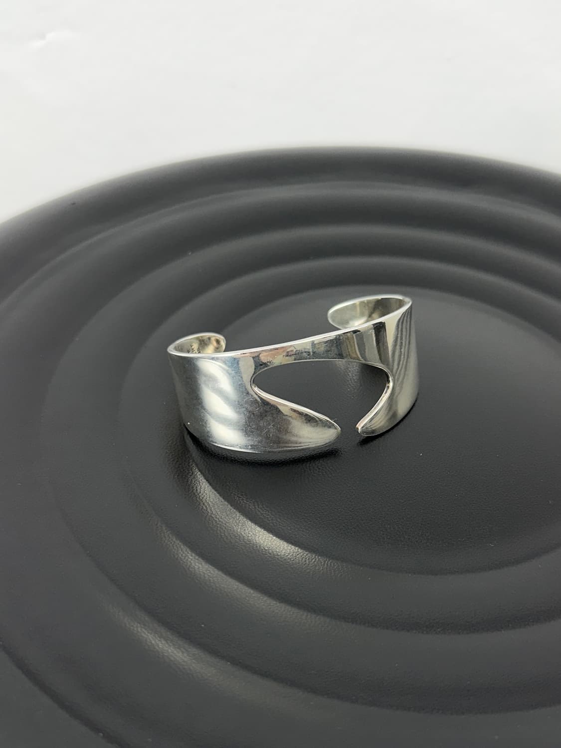 Philippe Audibert Sculptural Open Cuff B 상품이미지2