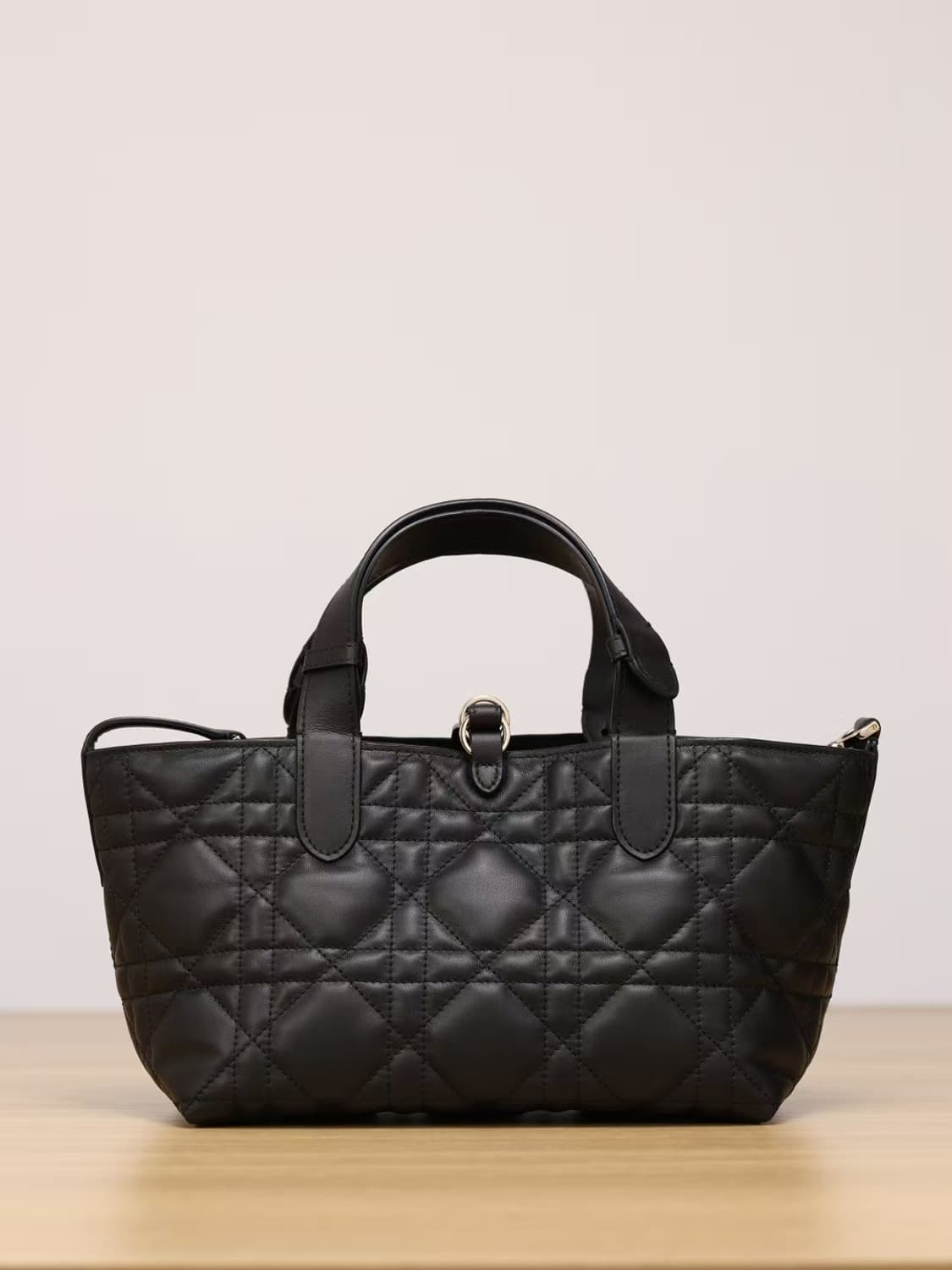 디올 스몰 뚜주흐 백 매크로까나쥬 카프스킨 블랙 상품이미지2