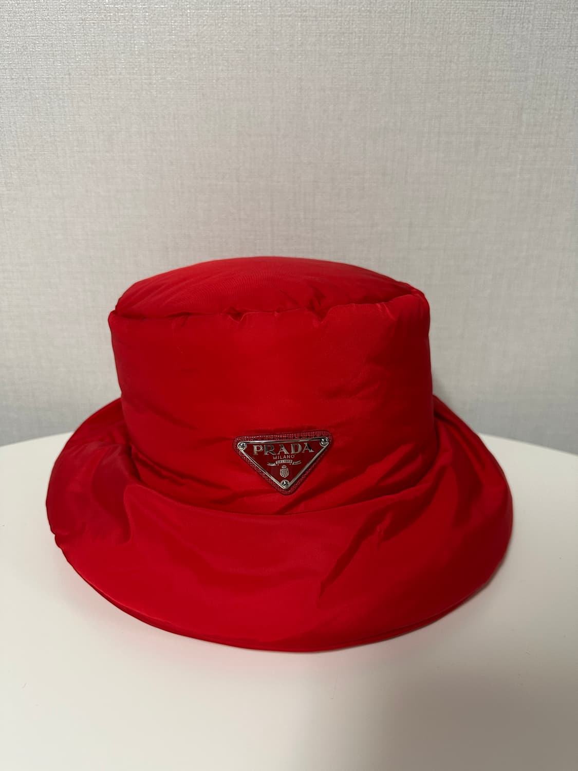 프라다 리나일론 패디드 버킷햇 상품이미지1