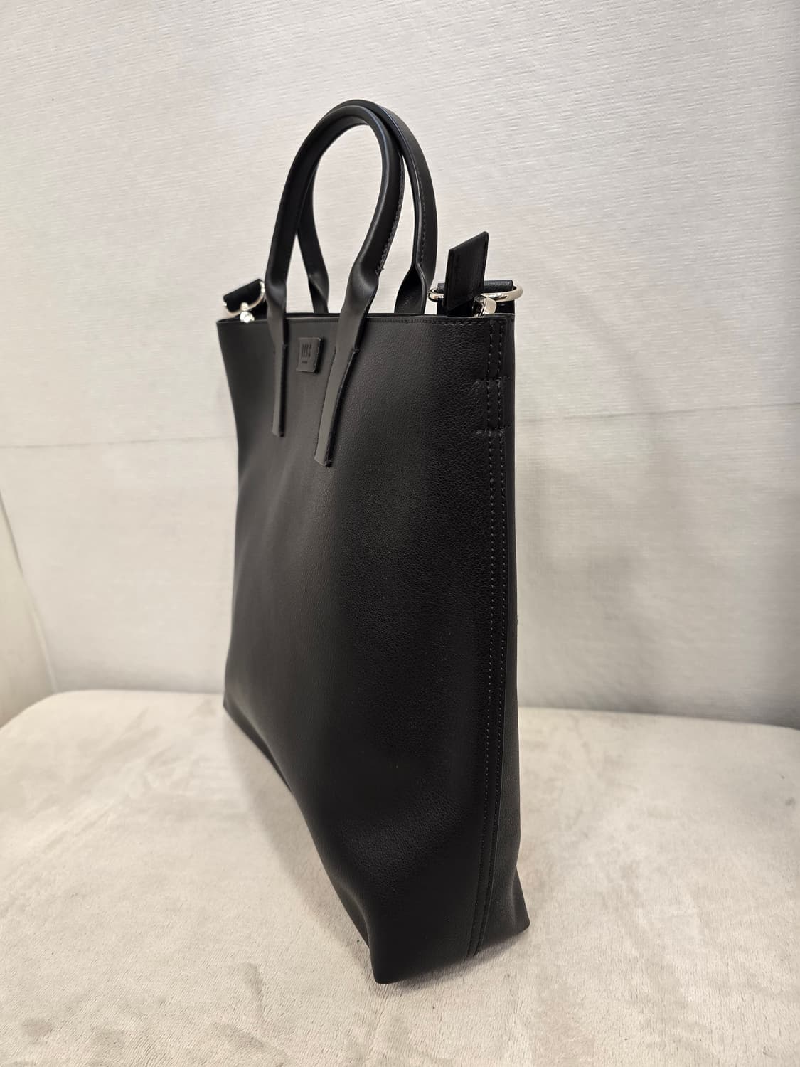 닥스 남성 블랙 가죽 토트 겸 크로스백 상품이미지5