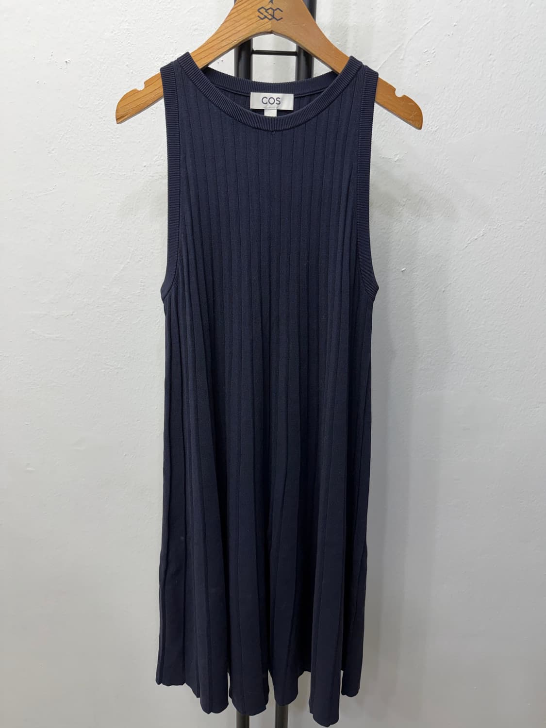 정품) COS 코스 넥라인 립 주름 니트 원피스 S 상품이미지1