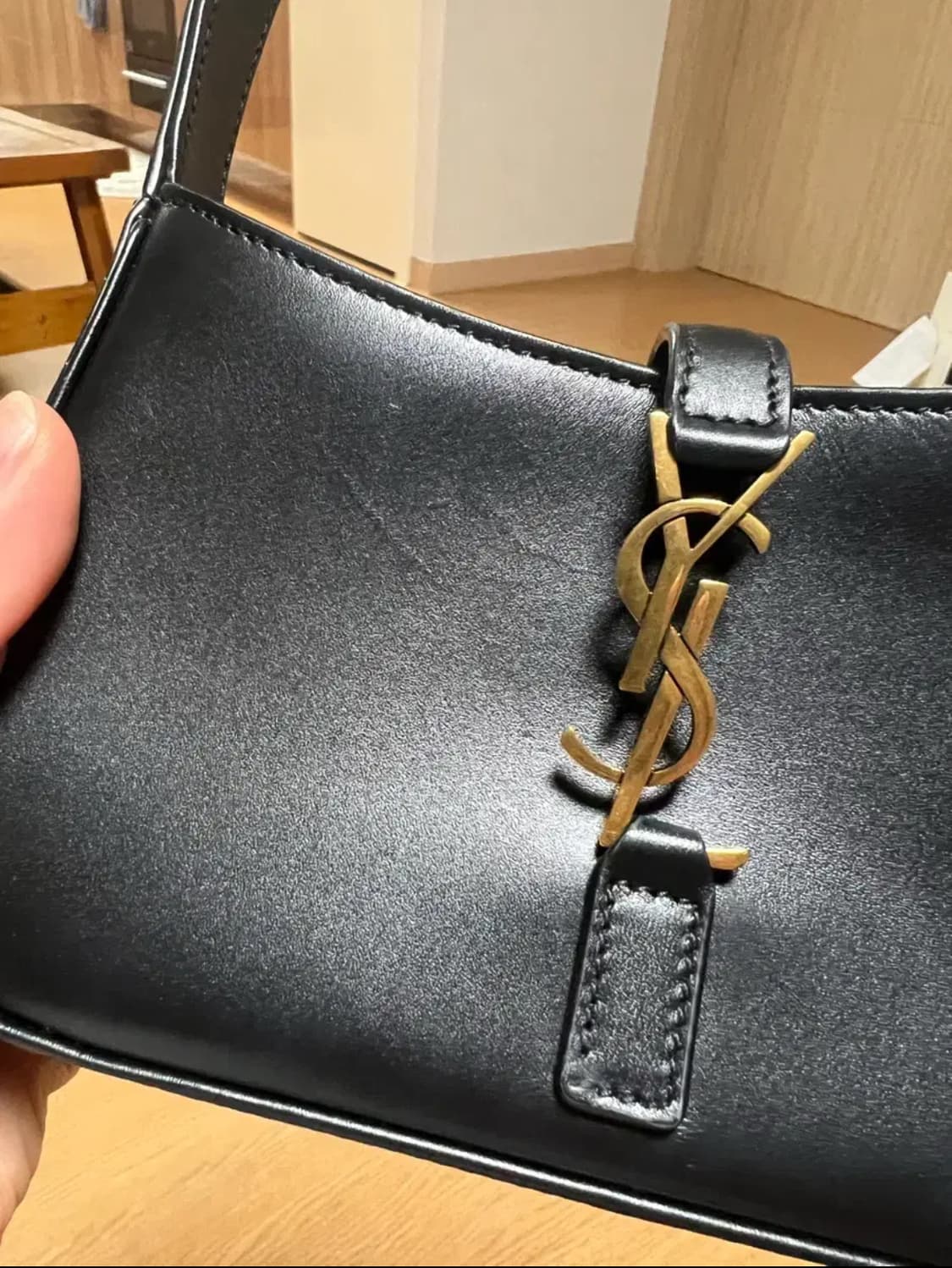 생로랑 미니호보백 블랙 상품이미지5