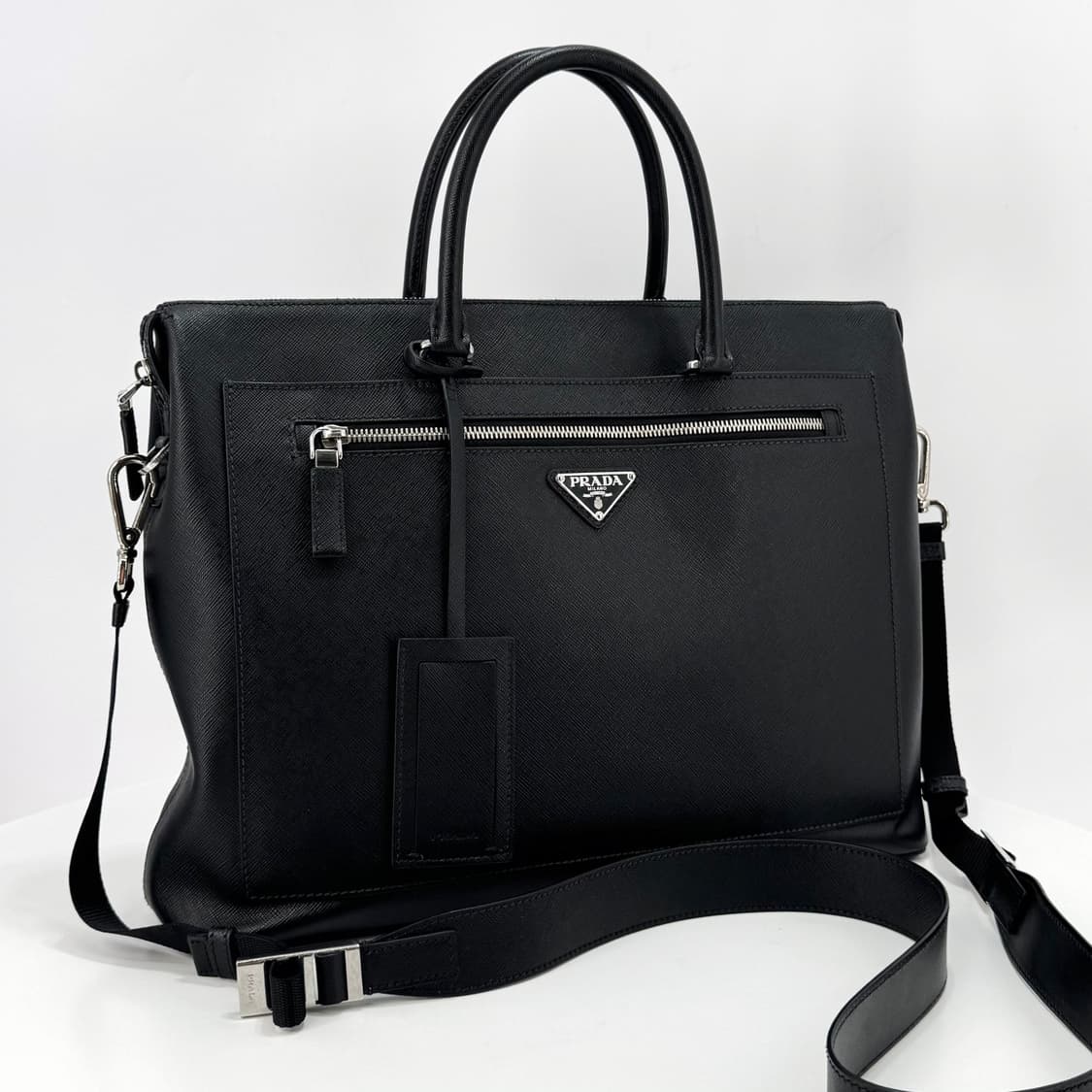프라다 삼각로고 사피아노 브리프케이스 토트백 블랙 (2VG044) 상품이미지1