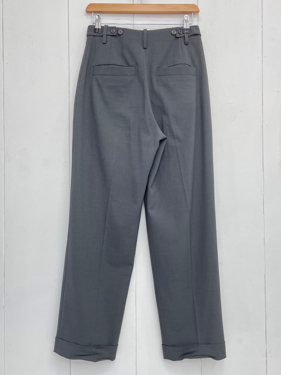 그로브(GROVE) 백버튼 핀턱 턴업 슬랙스 차콜 상품이미지6