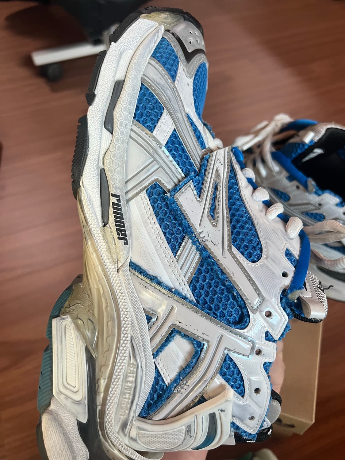 [40]발렌시아가 뉴러너 스니커즈 블루 화이트 상품이미지5