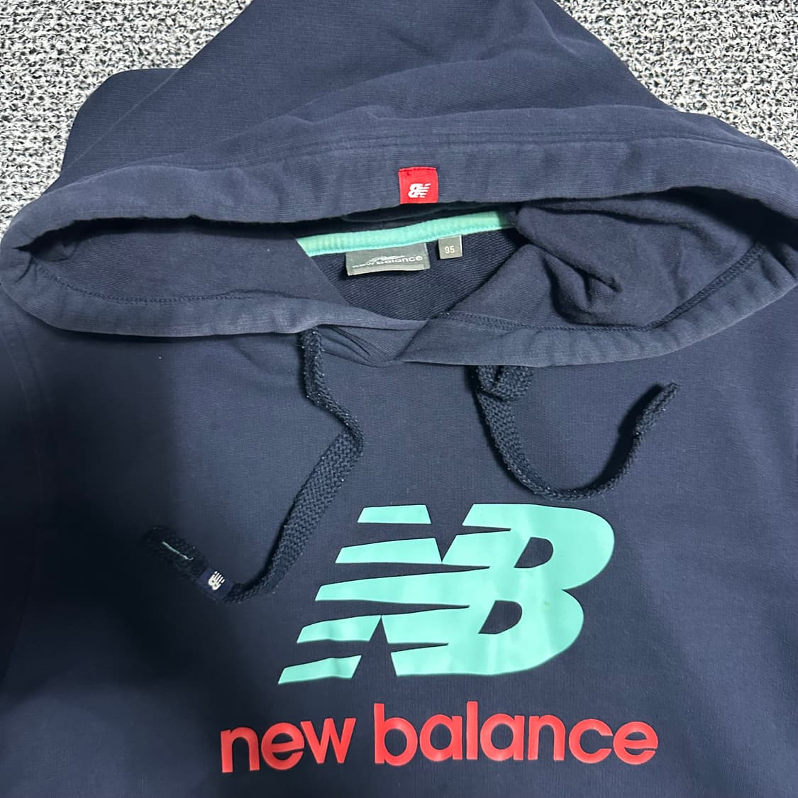 (95) 뉴발란스 네이비 로고 후드티 상품이미지2