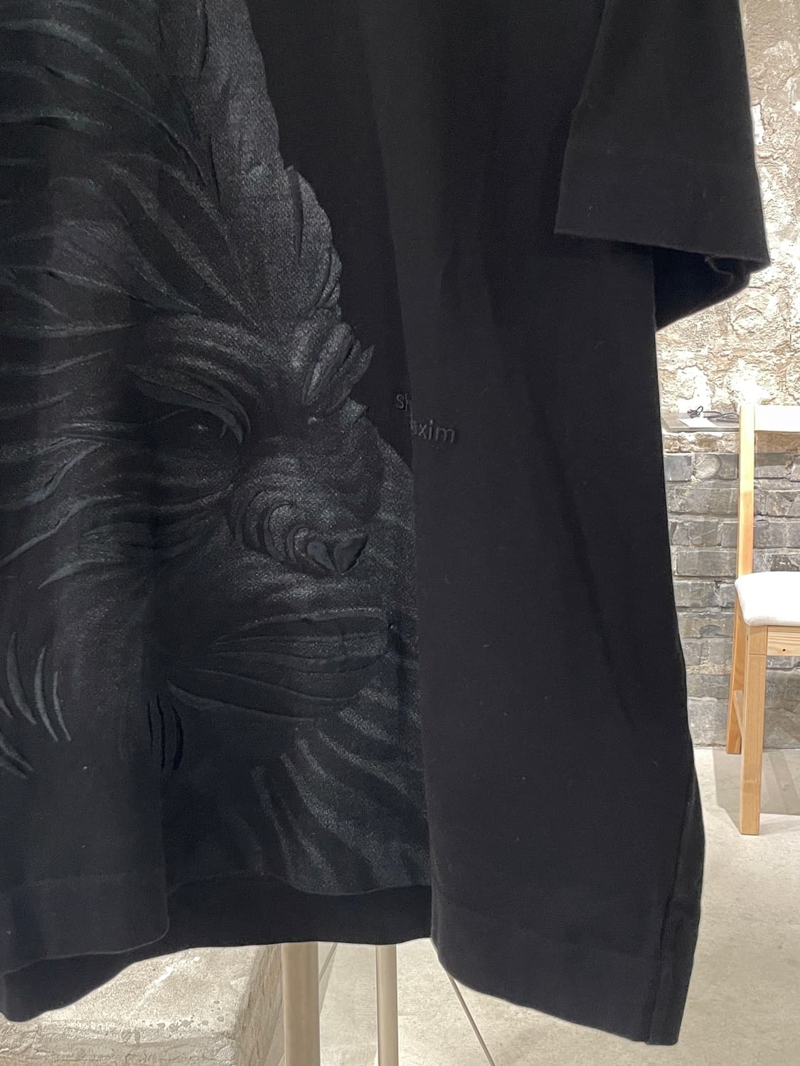 준지 x 슈크렛 막심 블랙 고릴라 오버 하프티 상품이미지5