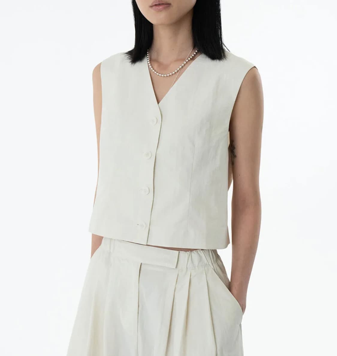 아모멘토 브이넥 라인 베스트 상품이미지1