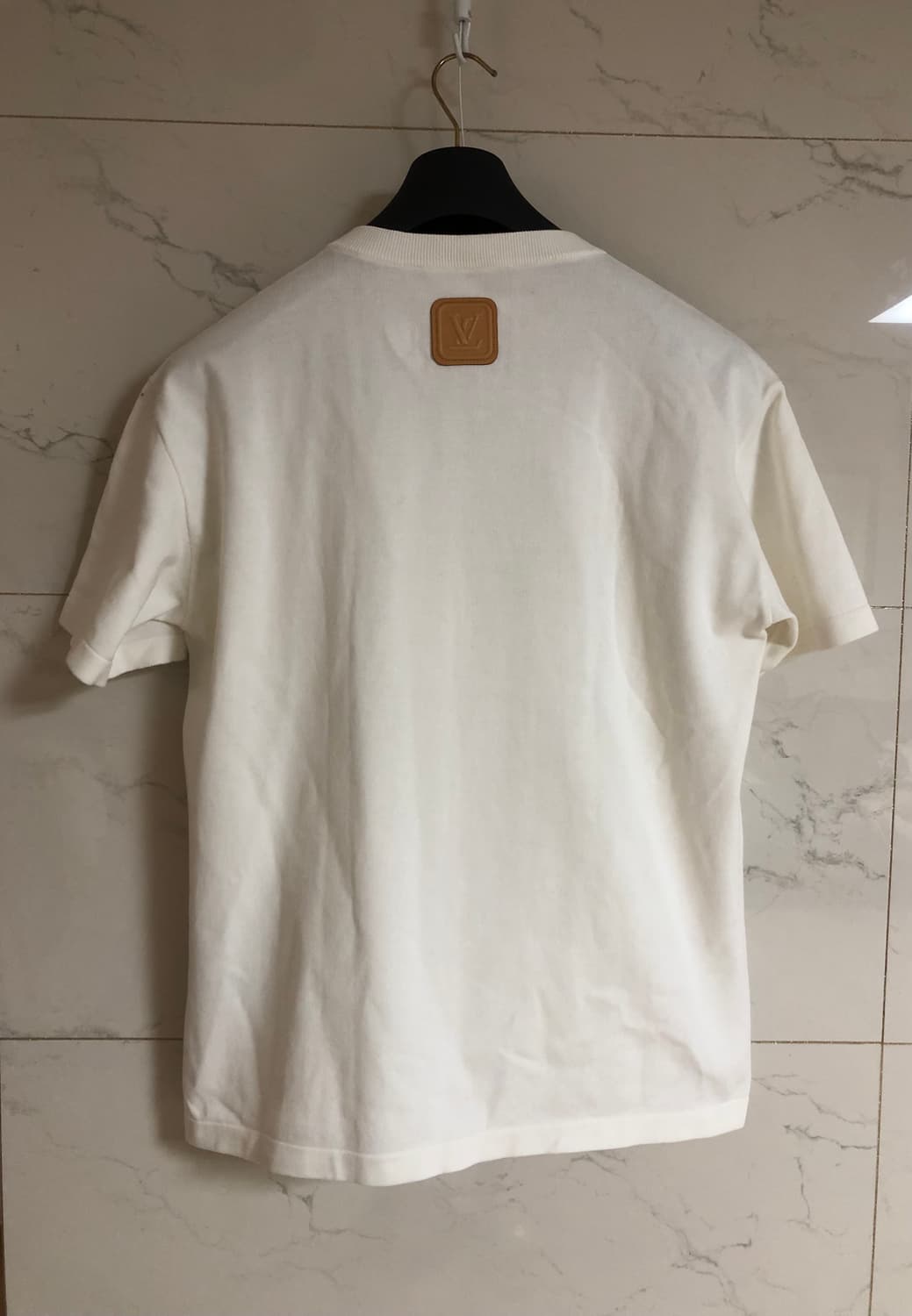 루이비통 vvn 레더 패치 로고 반팔 티셔츠 상품이미지2