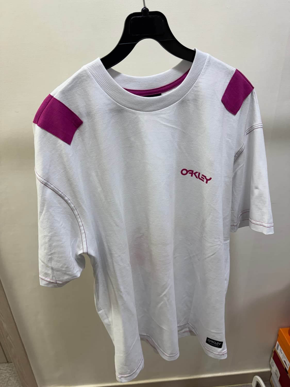 오클리 핑크 프린팅 티셔츠 해외제품 상품이미지1