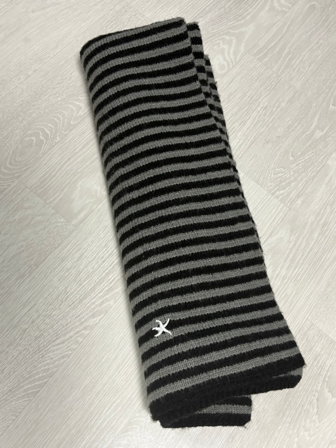 더콜디스트모먼트 목도리 판매합니다 상품이미지3