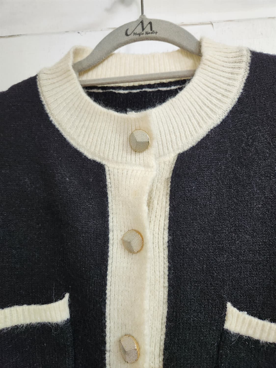 블랙 앤 아이보리 라운드넥 니트 가디건 F 상품이미지3