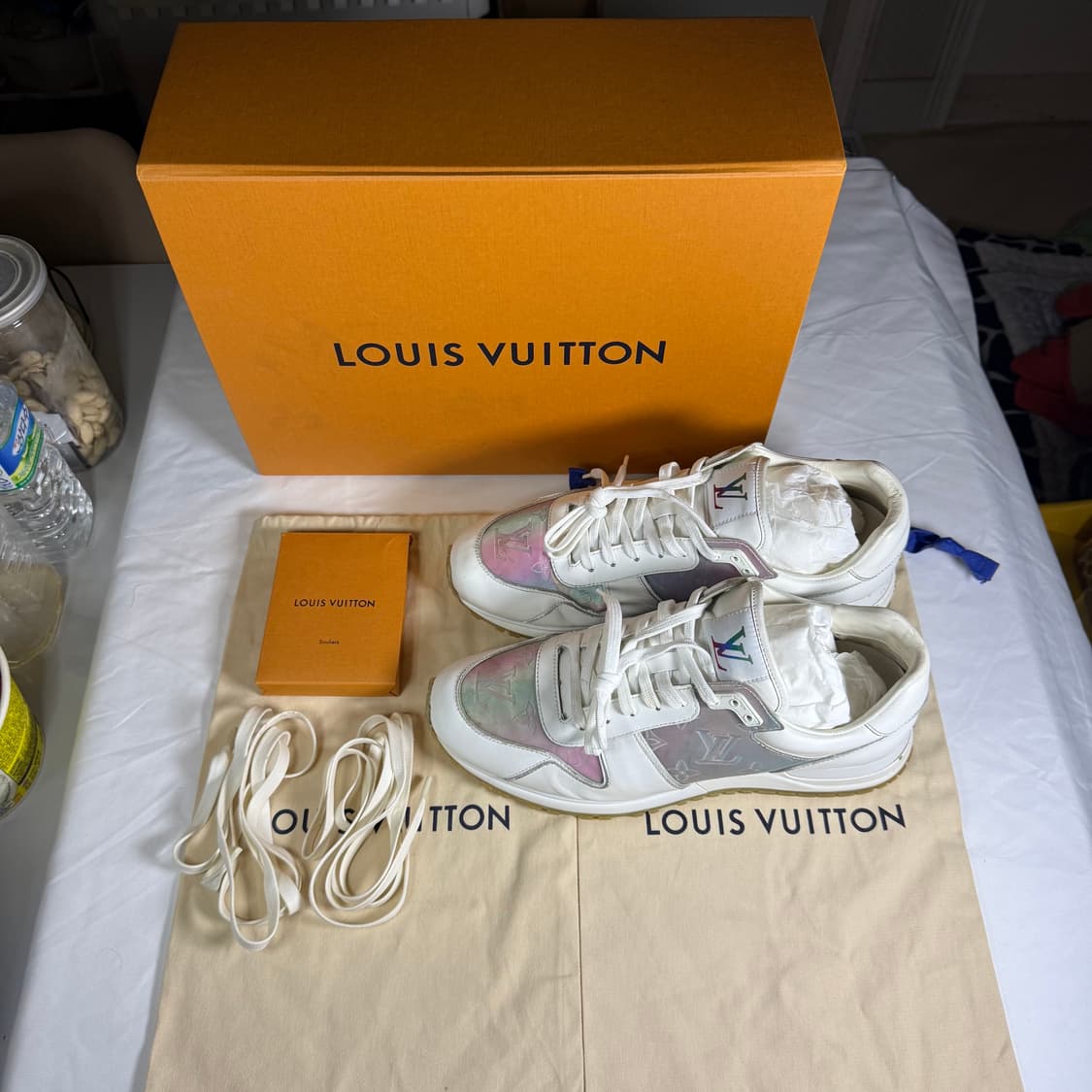 루이비통 프리즘 모노그램 런어웨이 스니커즈 상품이미지10