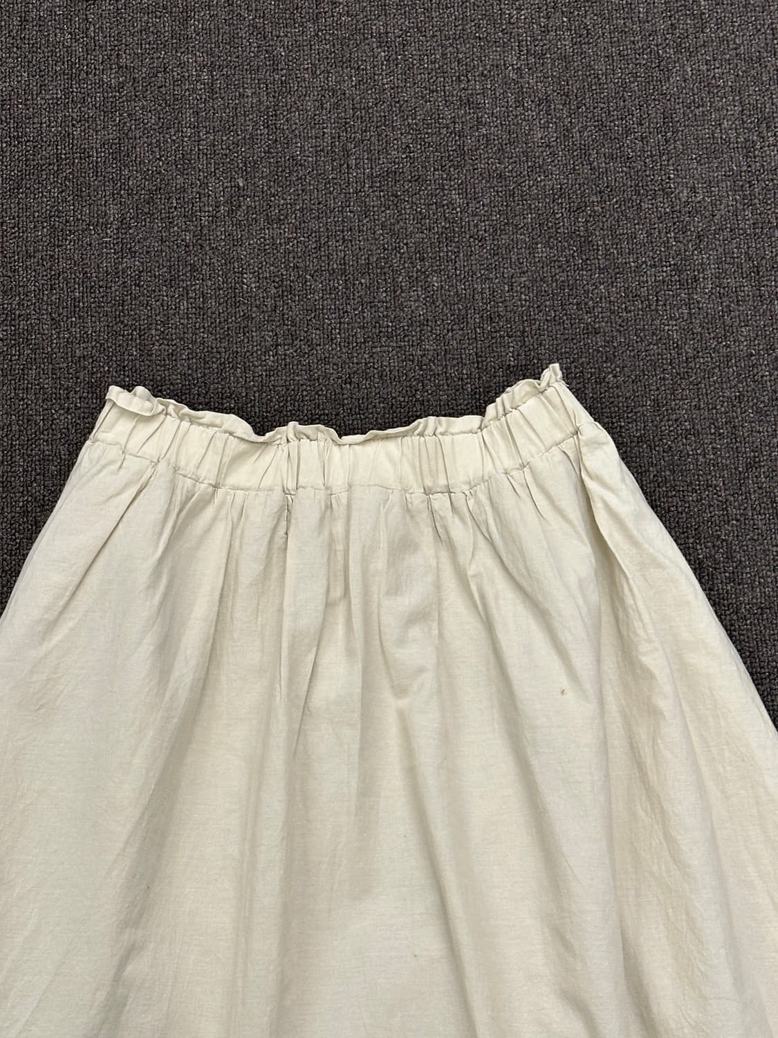 OS)Japanese vintage 자수 디테일 밴딩 베이지 미디 스커트 상품이미지5