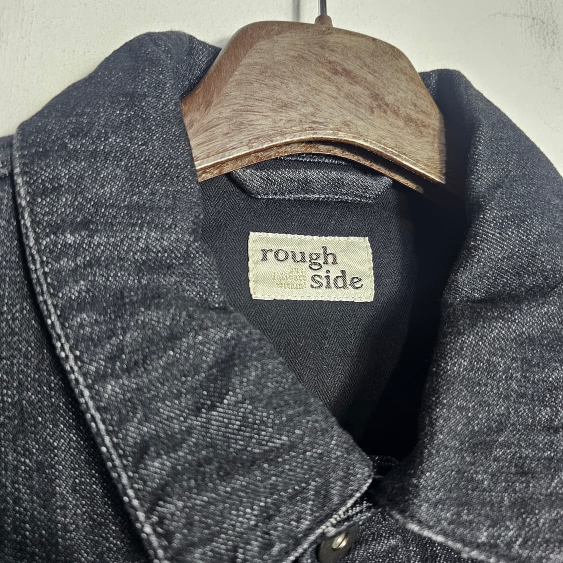 2 러프사이드 드레이프 흑청 데님자켓 상품이미지2