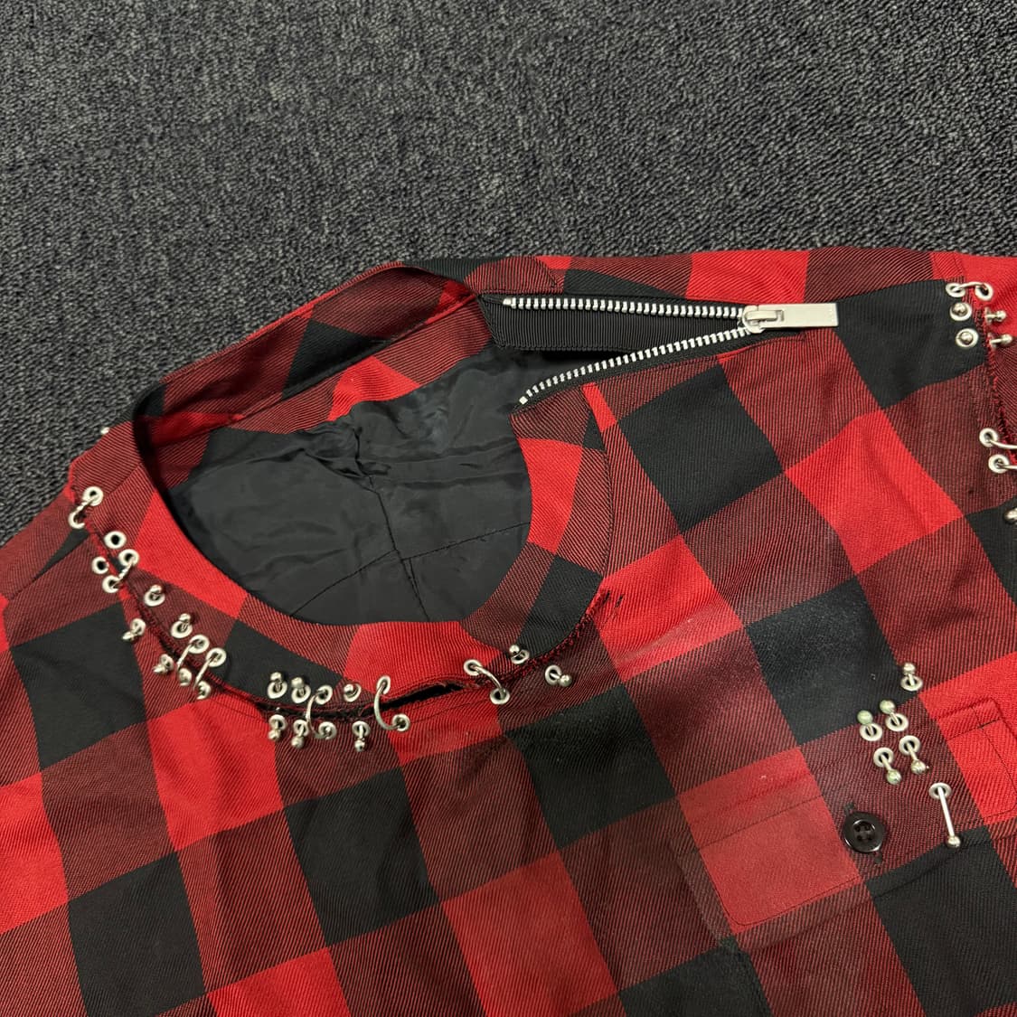 sacai 사카이 22ss 버팔로 체크 프린트 핀 디테일 탑 상품이미지2