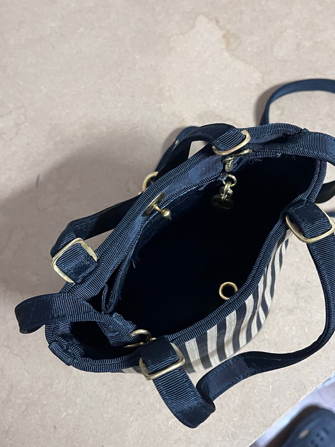 살바토레 페라가모 스트라이프 캔버스 미니 토트백 상품이미지4