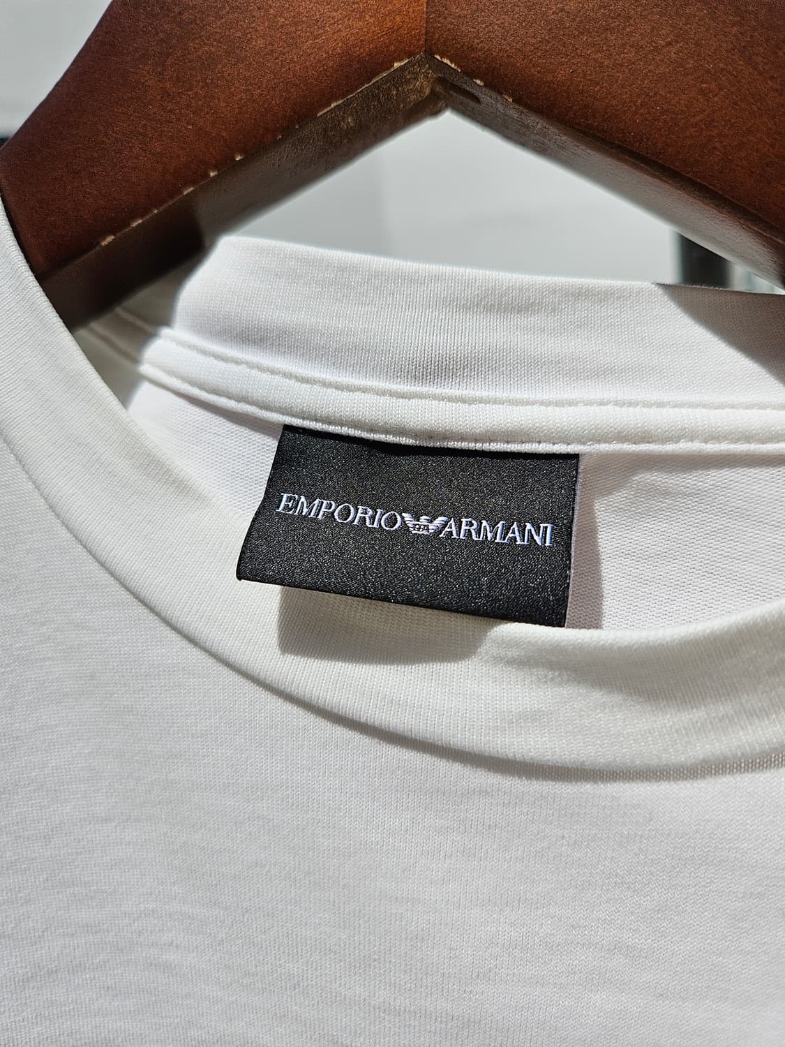 엠포리오 아르마니 자수 로고 티셔츠 상품이미지4