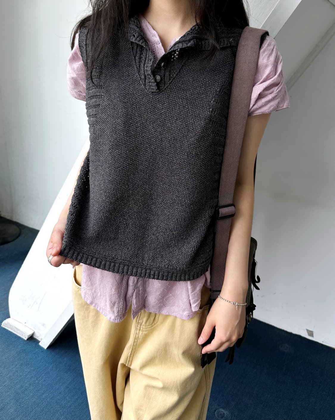 Loose gauge knit fabric sleeveles top 상품이미지7