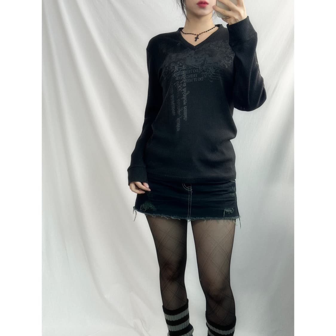 페이드 그래픽 레이어드 넥 롱 슬리브 티 상품이미지1