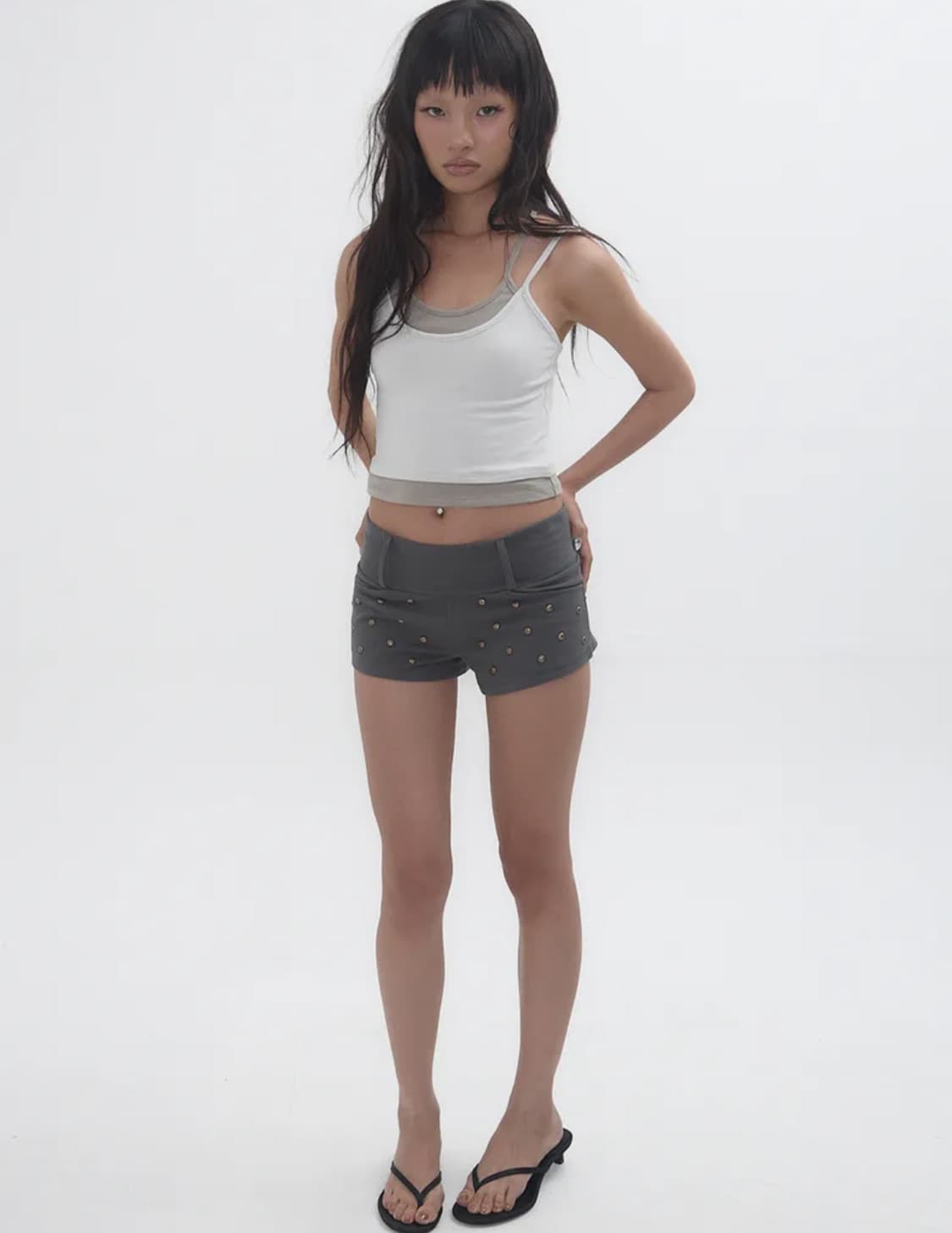 익스파이어드걸 Stud Shorts Fog 스터드 쇼츠 차콜 상품이미지1