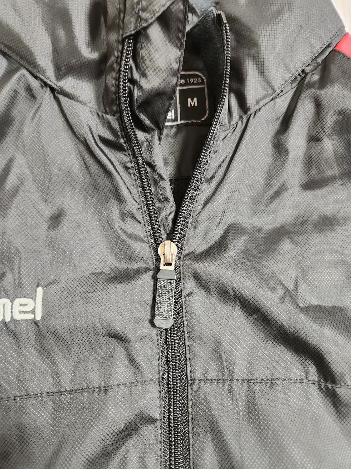 험멜 우븐집업 바람막이 사이즈m

오염없이 깨끗한데 소매 늘어남있어서 싸 상품이미지3