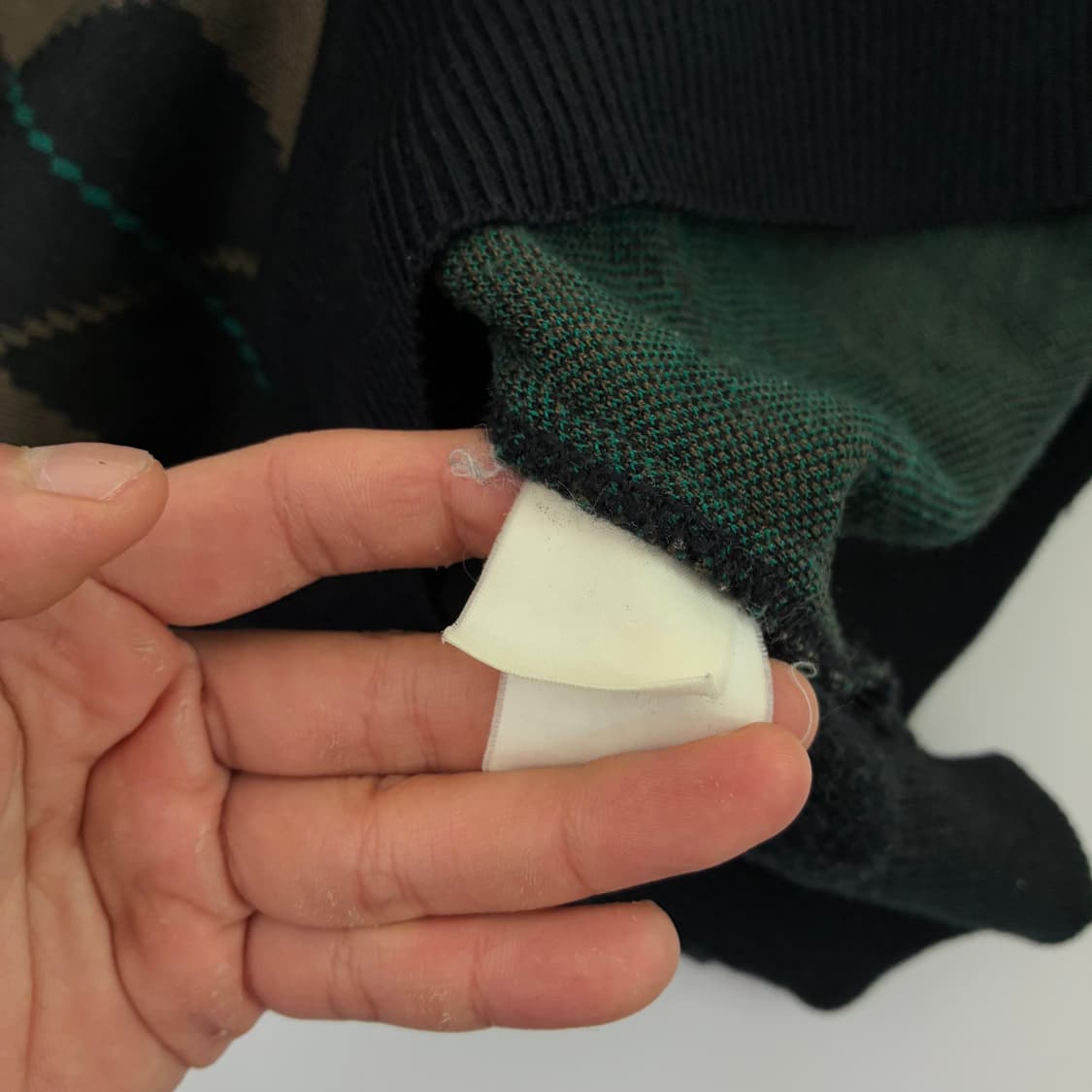 Balenciaga  발렌시아가 90,s 아가일 패턴 블랙 브이넥 니트 상품이미지4