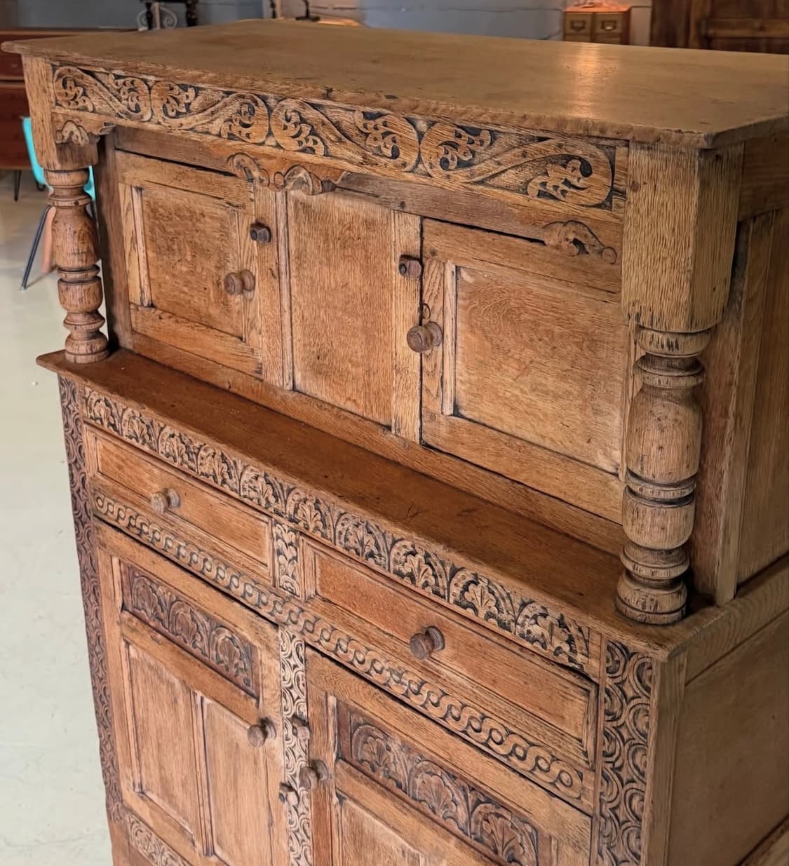 빈티지가구 앤틱가구 영국 오크 카빙 코트 컵보드 캐비넷 상품이미지7