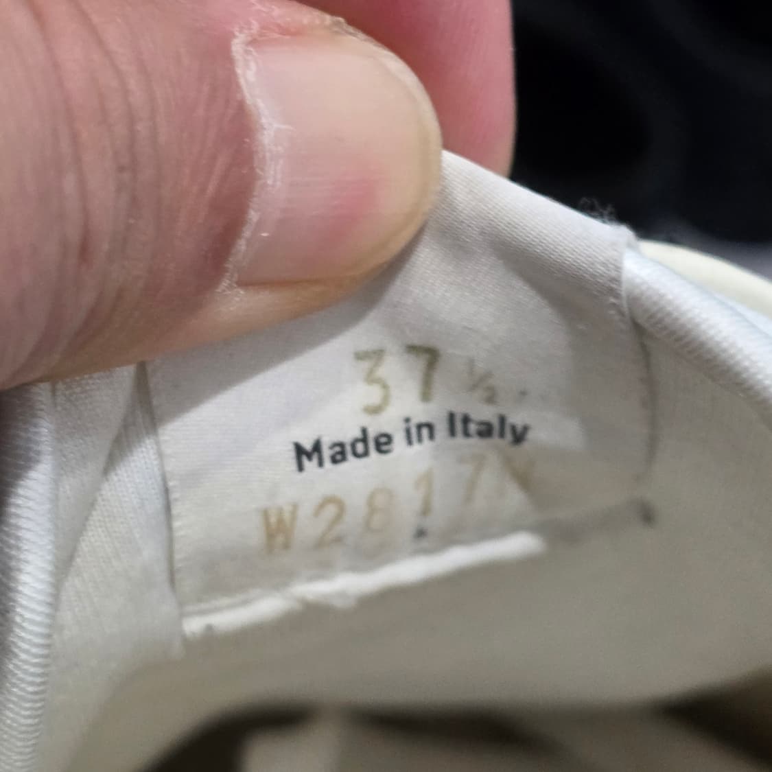 1a-1:톰 포드 블랙 & 화이트 스웨이드 레더 스니커즈(240mm)
 상품이미지9