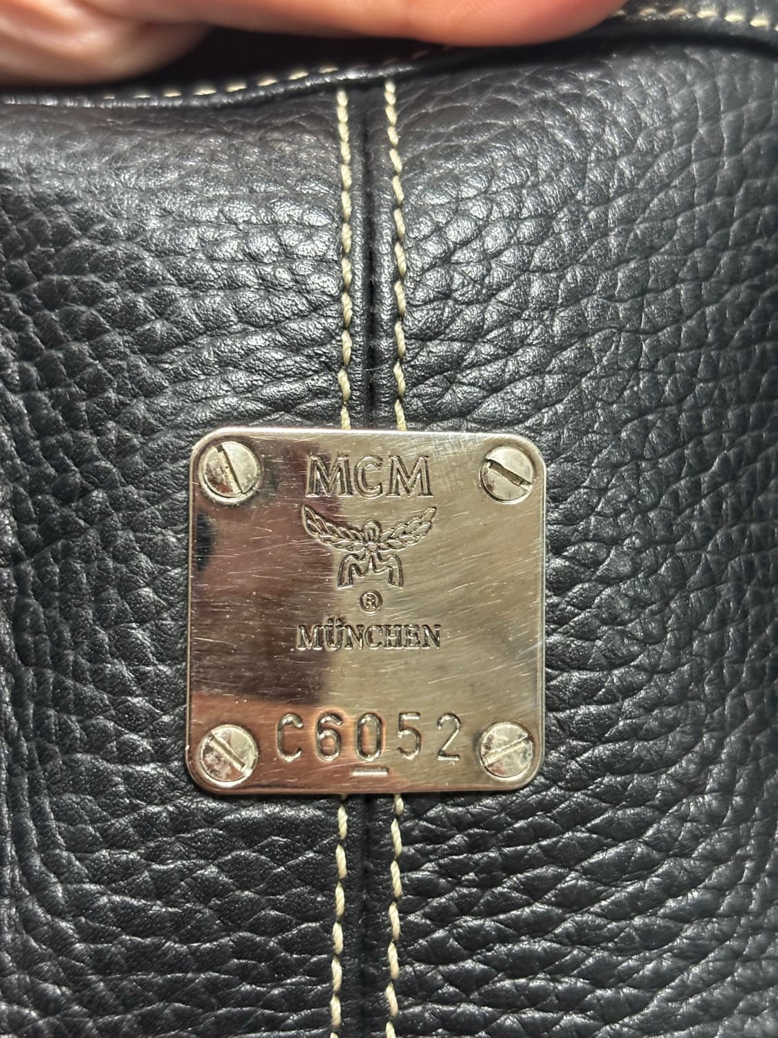 [정품] MCM 블랙 가죽 숄더백 (빈티지) 상품이미지3