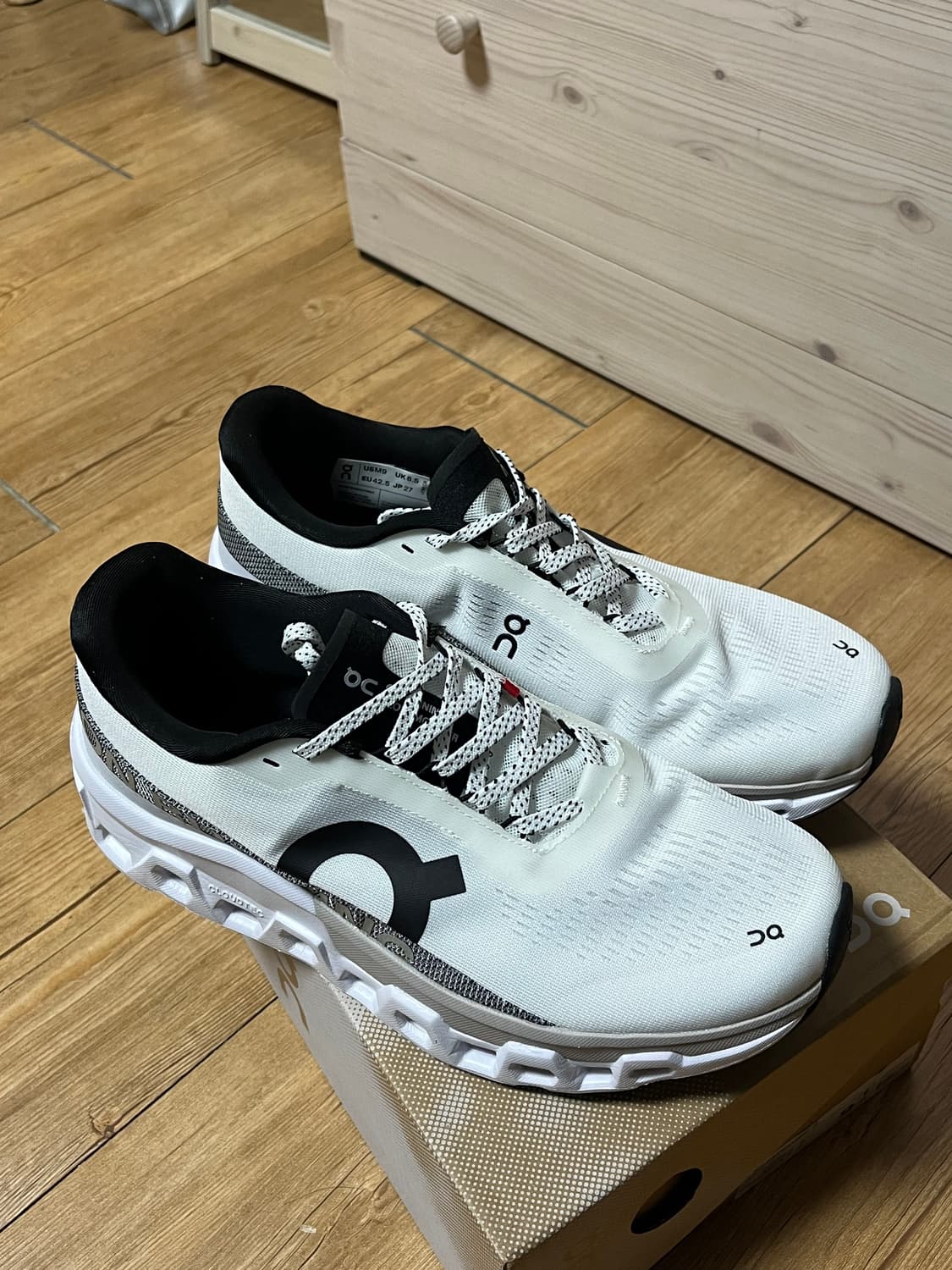 온러닝 클라우드몬스터2(us9, 270) 상품이미지1