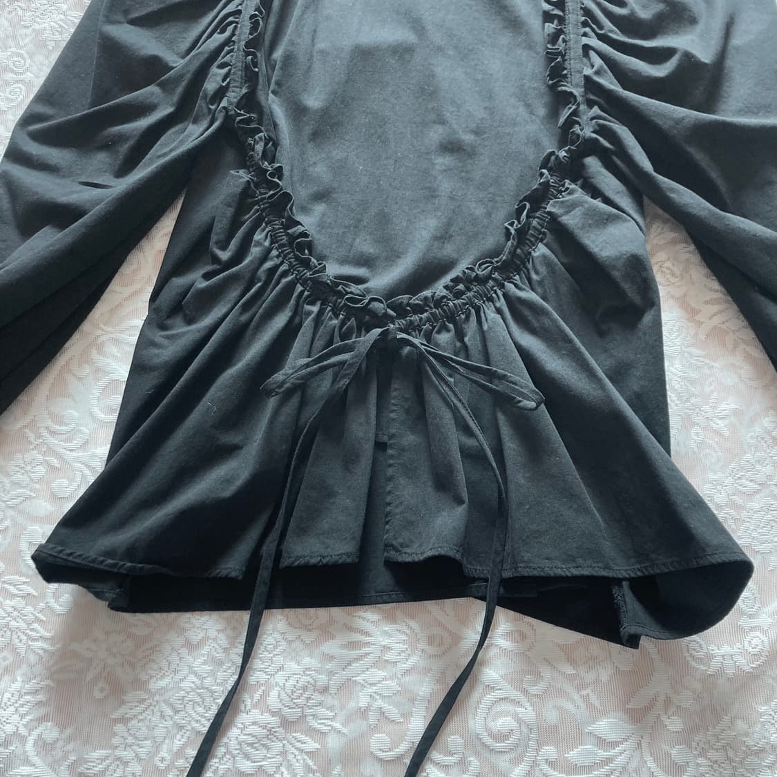 Sculpted back ruffle shirt 상품이미지3