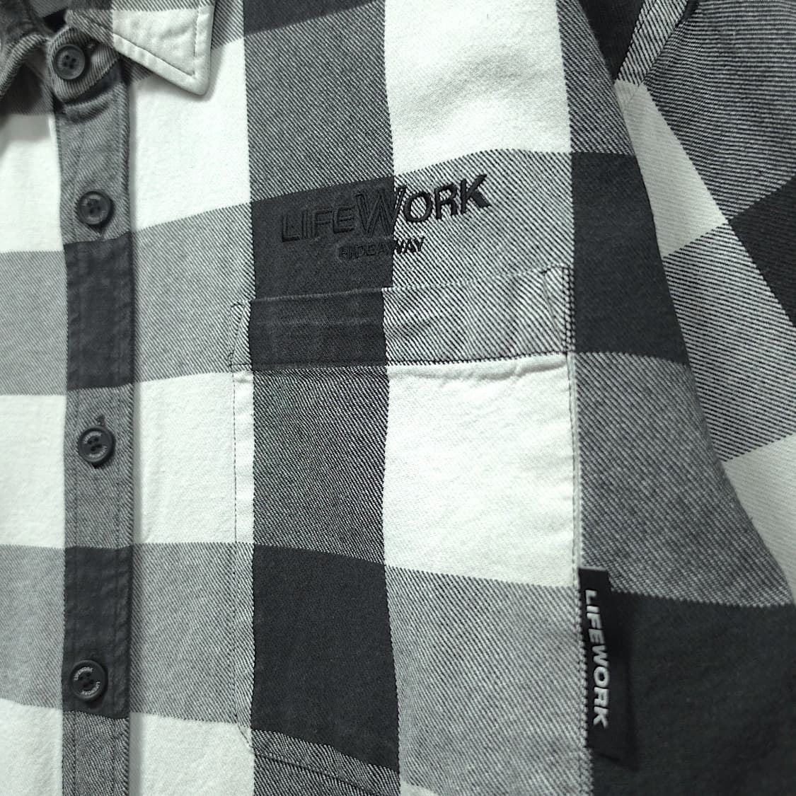 [M] 라이프워크 블랙&화이트 체크 멀티로고 코튼 긴팔셔츠 상품이미지4