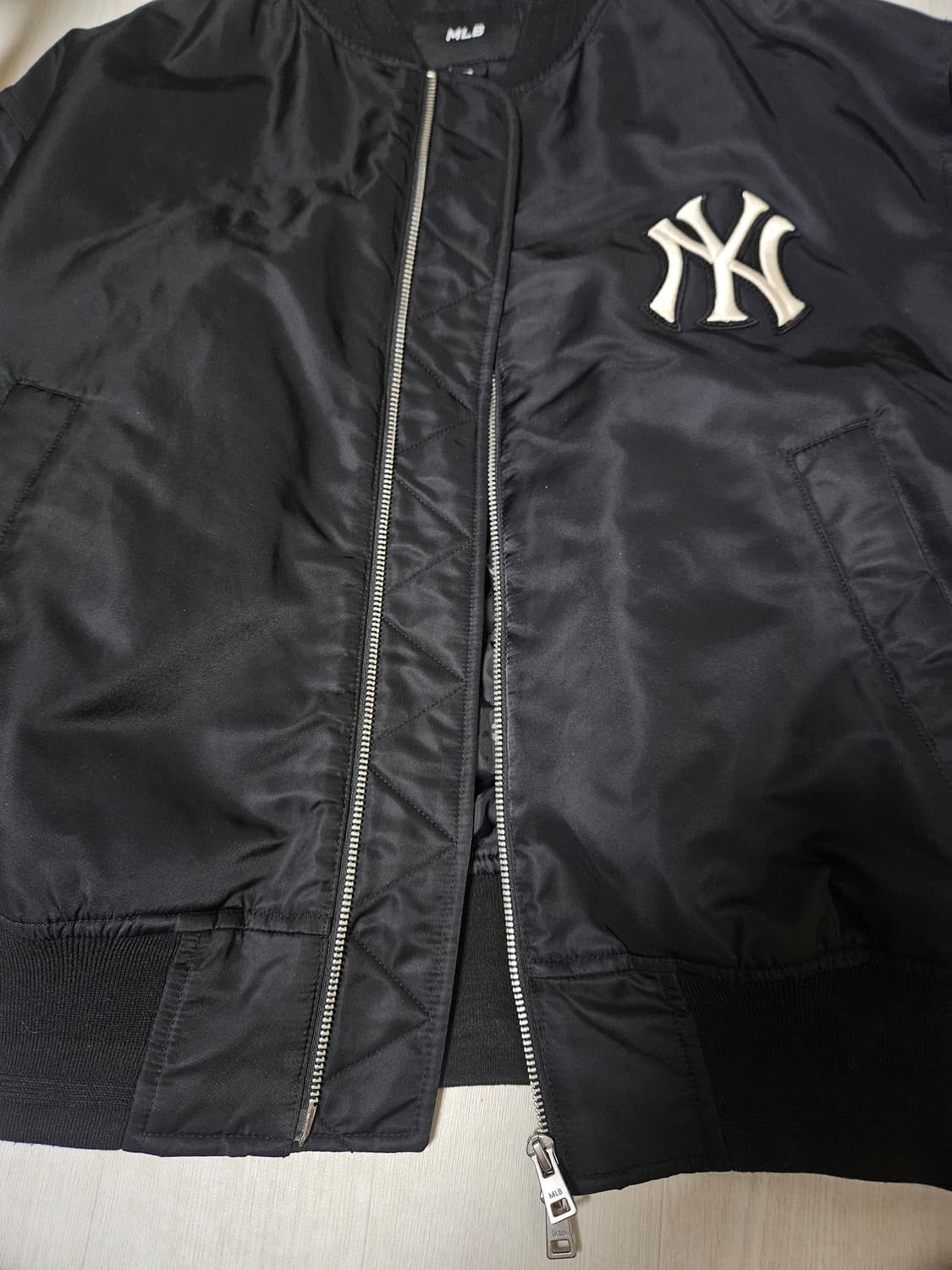MLB 뉴욕양키스 MA-1 봄버자켓 판매합니다. 상품이미지3